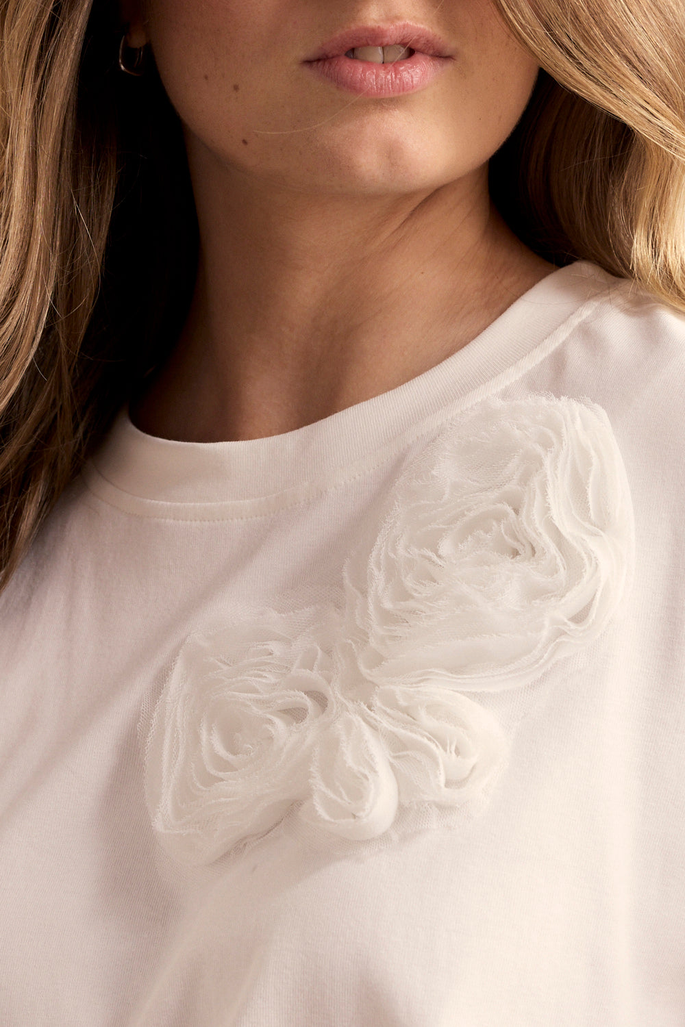 T-Shirt Flower Detail - Wit
