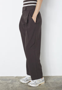 VolaCC Carrot Pleat LL Pant - Bruin